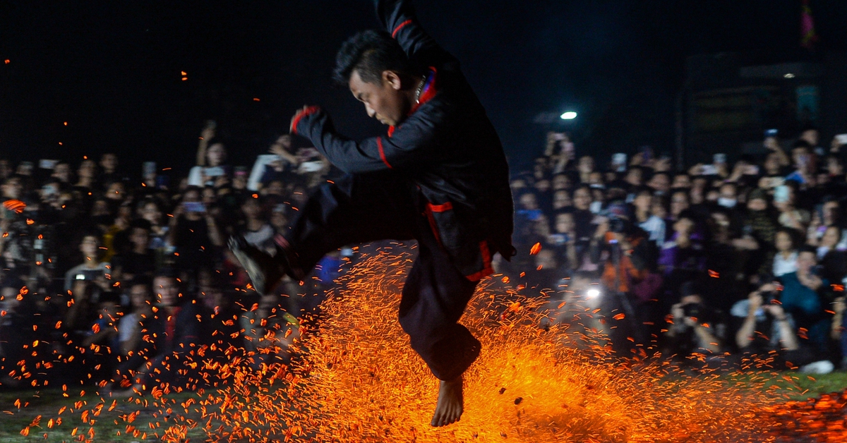 Bí ẩn lễ hội nhảy lửa của người Pà Thẻn