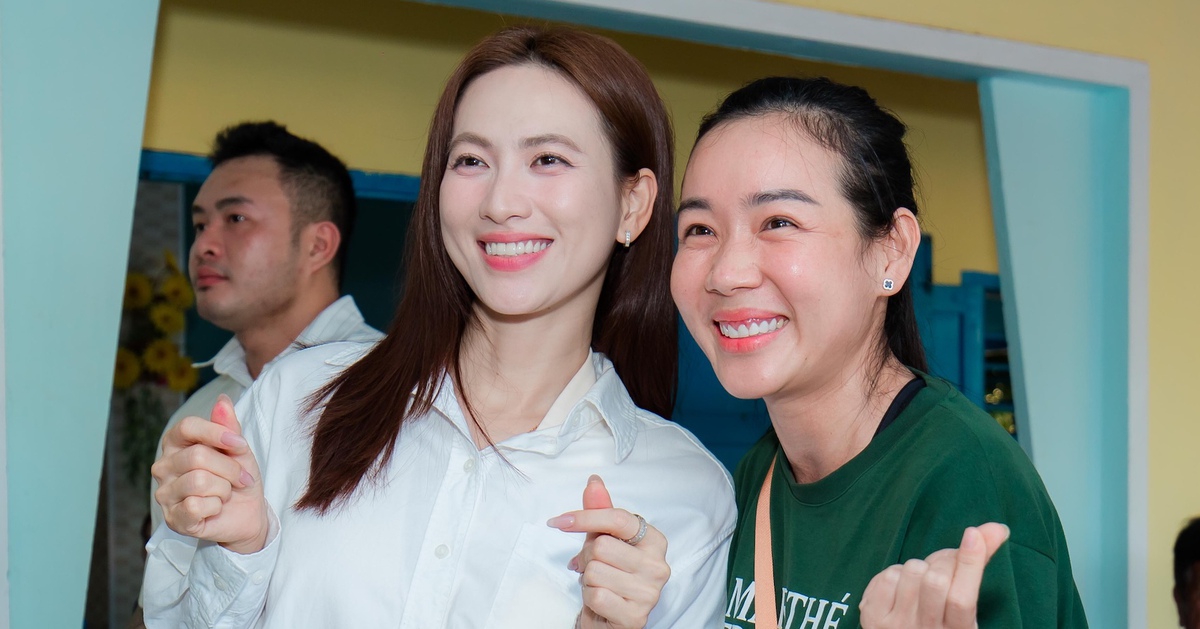 Phương Anh Đào, Tuấn Trần chiếu phim miễn phí cho dân làng chài ở Lâm Đồng