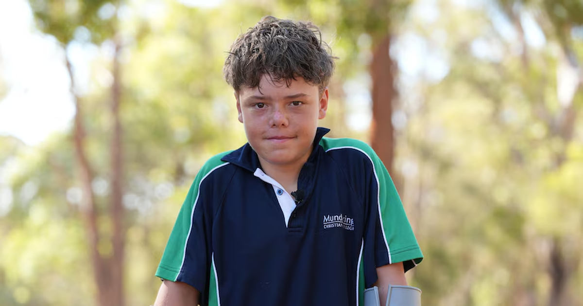 Cậu bé 13 tuổi bơi 4km vào bờ, cứu cả gia đình lênh đênh giữa biển