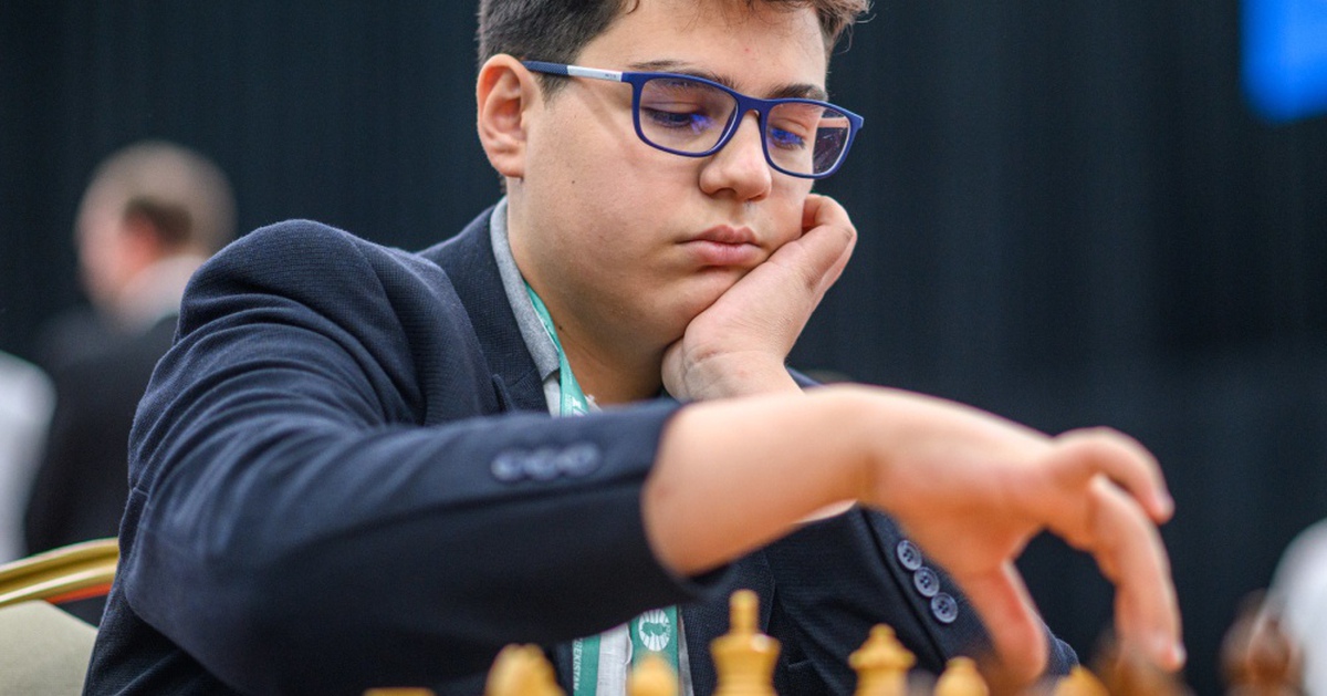 Kỳ thủ 14 tuổi gây chấn động khi lọt top 50 bảng xếp hạng cờ vua thế giới là ai?