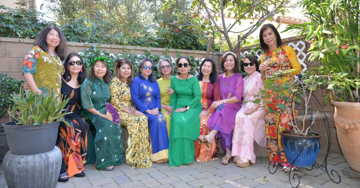 Đón Tết xa quê ở đất Mỹ, nhớ hội chợ xuân có lô tô náo nhiệt, nhớ chậu kiểng bày bán trên đường