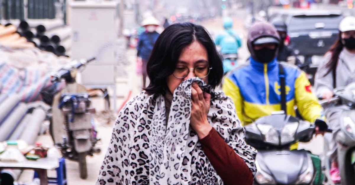 Dân Hà Nội 'kêu trời' vì con đường thi công ì ạch, bụi bặm, lật tung vỉa hè dịp cận Tết