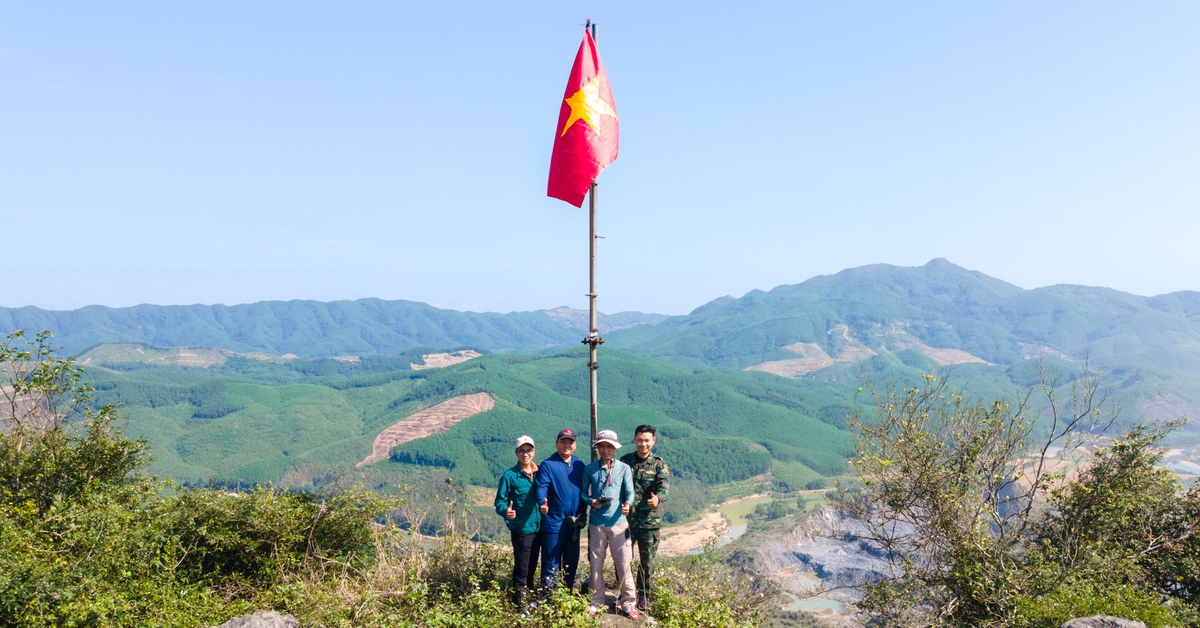 Ngắm Đường 9 mùa xuân về từ cứ điểm Rockpile