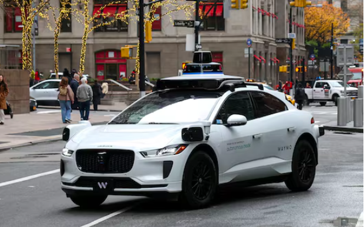 Waymo huy động được 16 tỉ đô, mở rộng dịch vụ xe tự hành