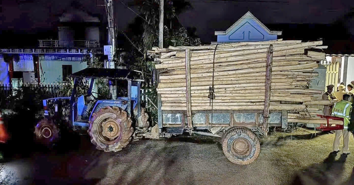 Tai nạn giữa máy cày chở keo tràm và xe máy, hai học sinh tử vong