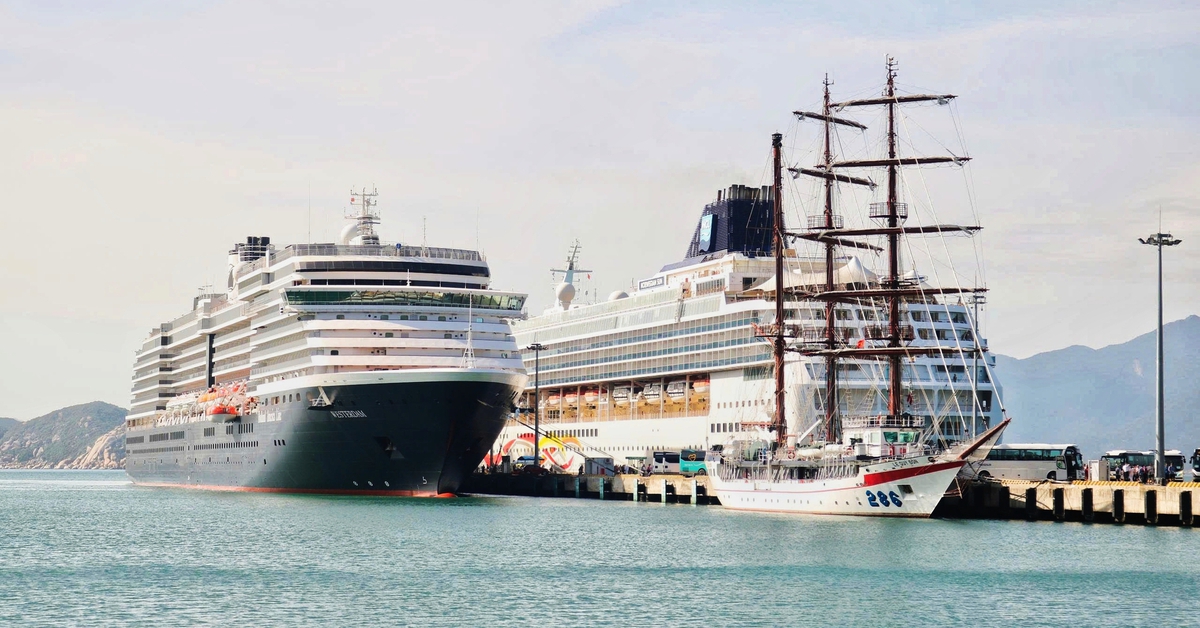 9 tàu cập cảng, du lịch tàu biển Khánh Hòa rộn ràng ngay tháng đầu năm