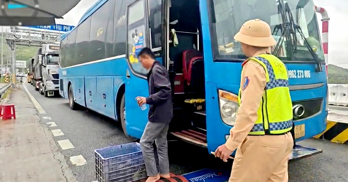 'Nhồi nhét' thêm 7 người, tài xế và chủ xe giường nằm bị phạt 52,5 triệu đồng