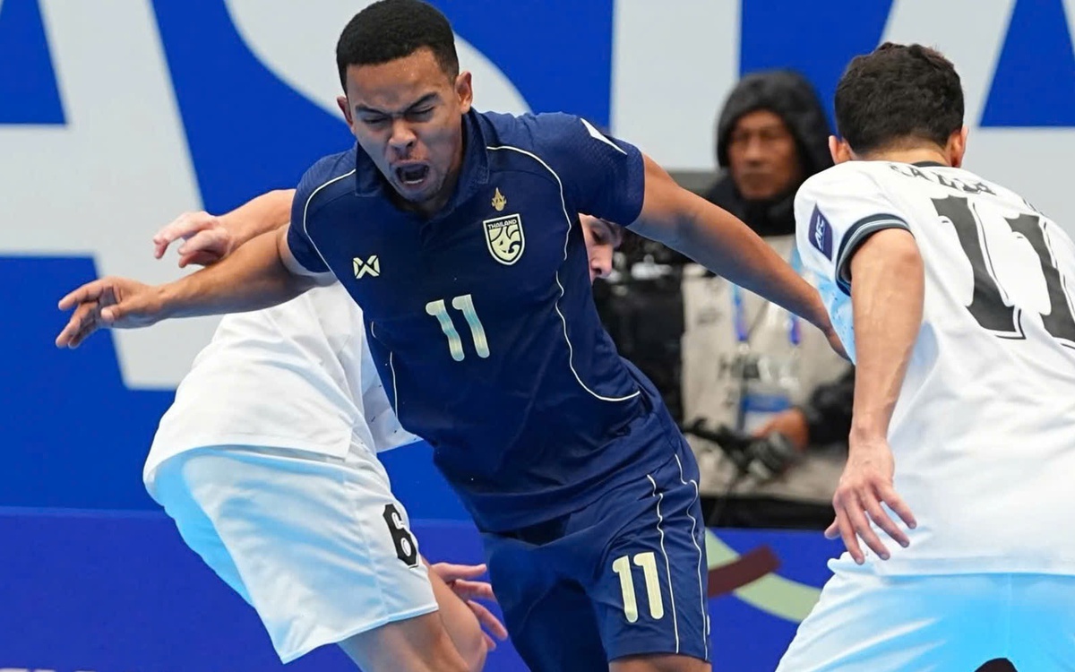 CĐV bóng đá Thái Lan suy sụp vì 'sân cỏ thua Việt Nam, futsal thua Indonesia'