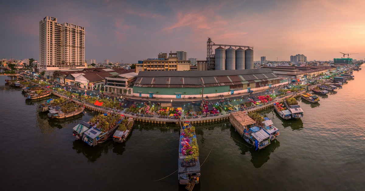 Tham quan, chụp ảnh chợ hoa xuân Trên bến dưới thuyền có cơ hội nhận tiền triệu