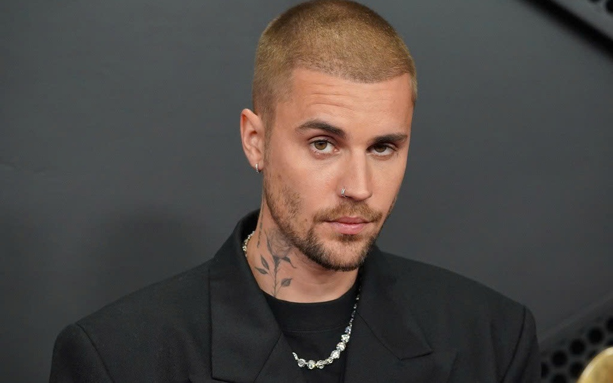 Justin Bieber giản dị mà cuốn hút trên thảm đỏ