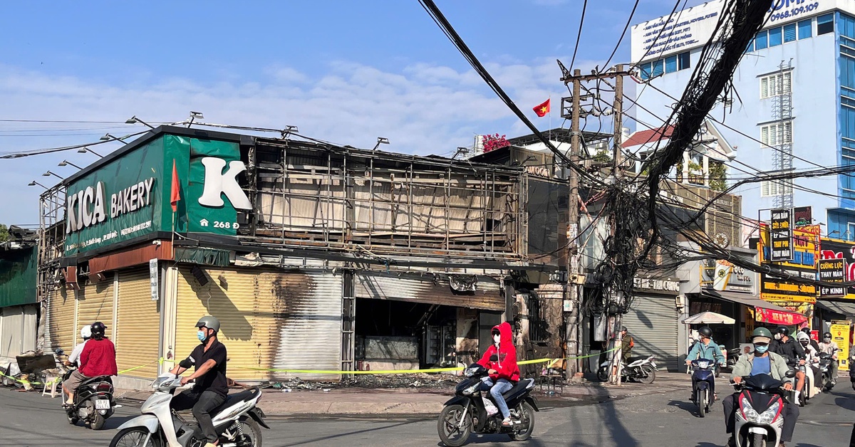 Cháy tiệm bánh trên đường Đỗ Xuân Hợp, phường Phước Long