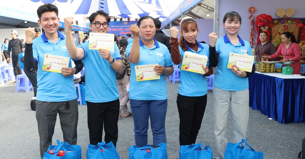 Cần Thơ khai mạc Chợ Tết công đoàn, tặng 20.000 phần quà Tết cho công nhân