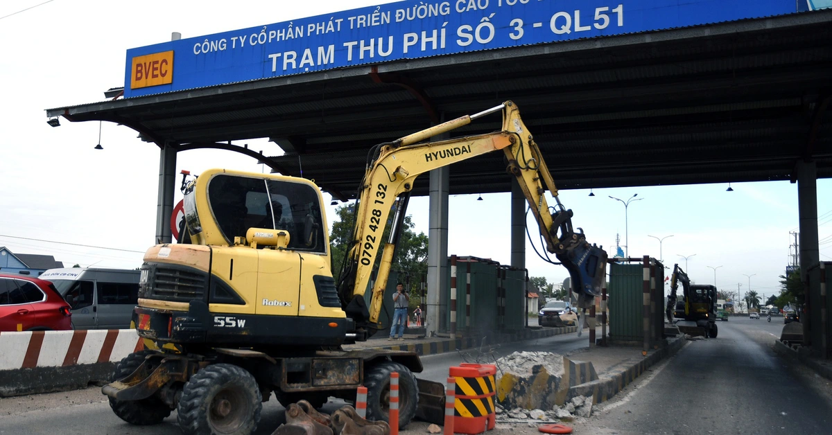 TP.HCM bắt đầu tháo dỡ trạm thu phí T3 trên quốc lộ 51