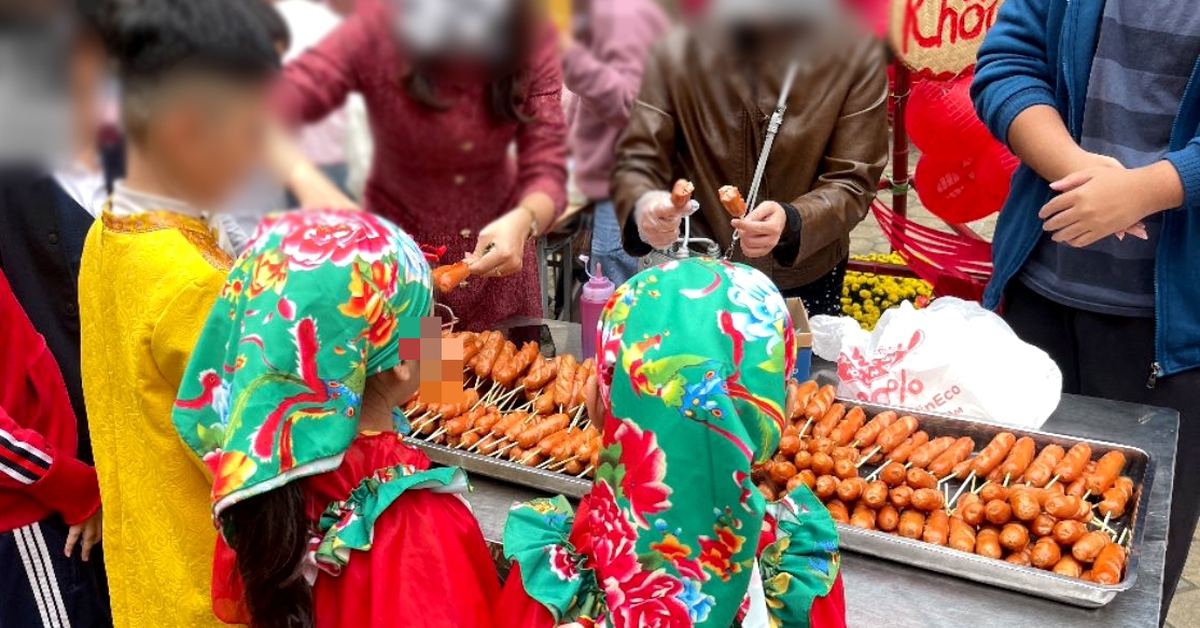 Hội xuân trường học toàn snack, nước ngọt: Niềm vui tuổi thơ hay dễ dãi với đồ ăn công nghiệp?