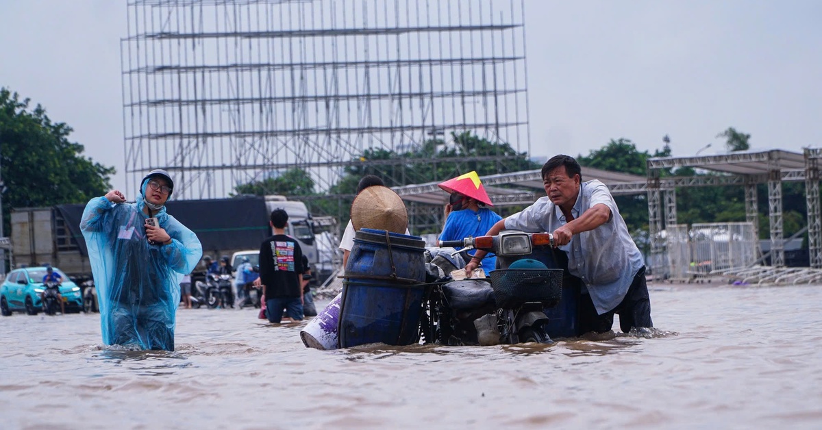 Hà Nội làm khẩn cấp 2 bể ngầm chống ngập, một bể xây ở phố cổ