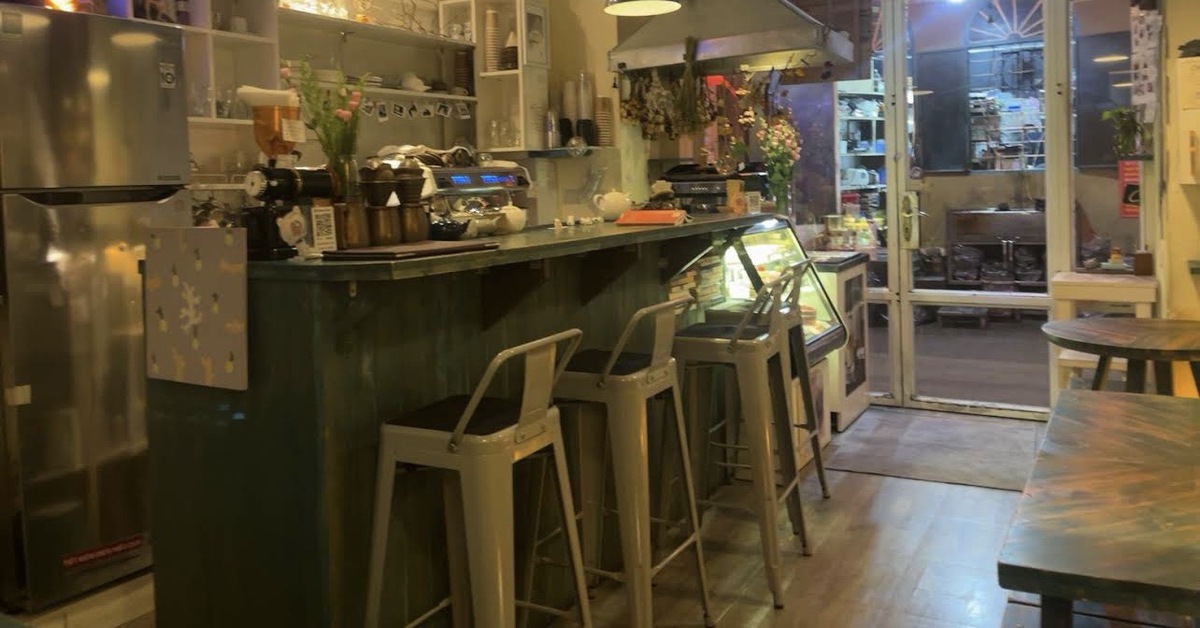 Quán cà phê 'lạ', nhà vệ sinh không có vòi nước và giấy: Lỗi do khách, chủ quán mới làm vậy?