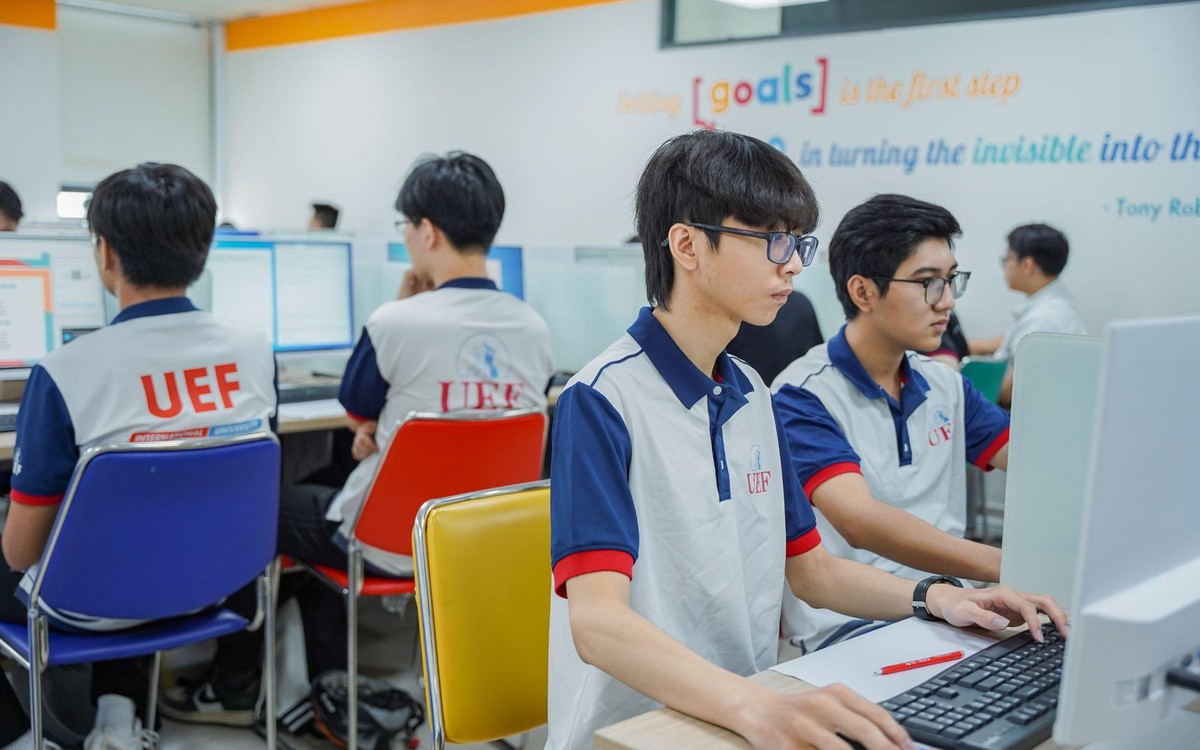 Thí sinh có cơ hội nhận học bổng sớm ngành công nghệ thông tin UEF