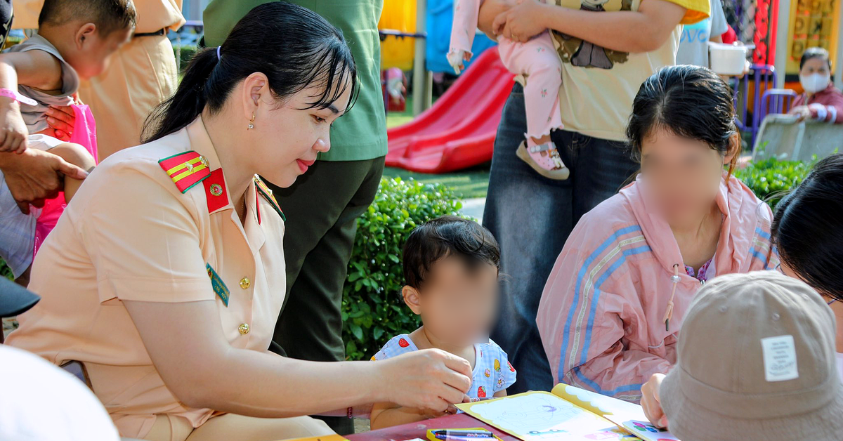 Tết đặc biệt của bệnh nhi Bệnh viện Nhi đồng 2: Làm 'chiến sĩ nhí', ngồi xe đặc chủng