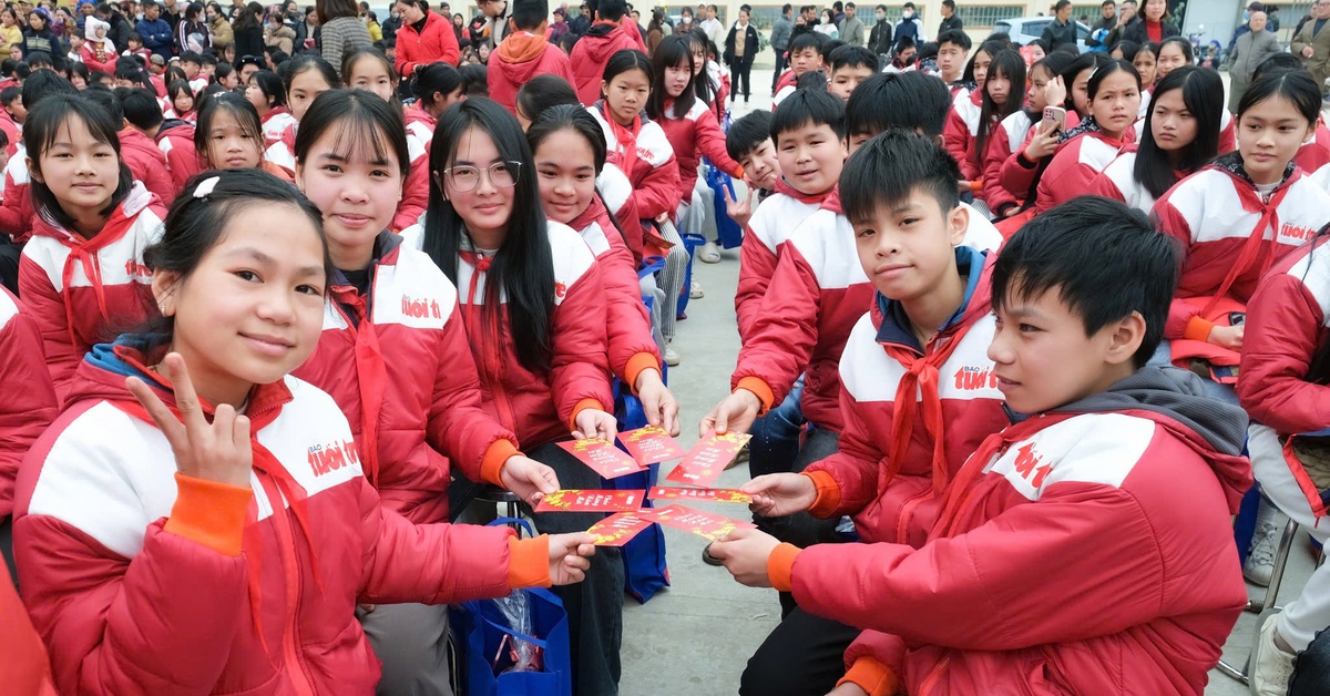 1.000 học sinh khó khăn ở Lạng Sơn đón Tết sớm từ chương trình 'Tết sẻ chia'