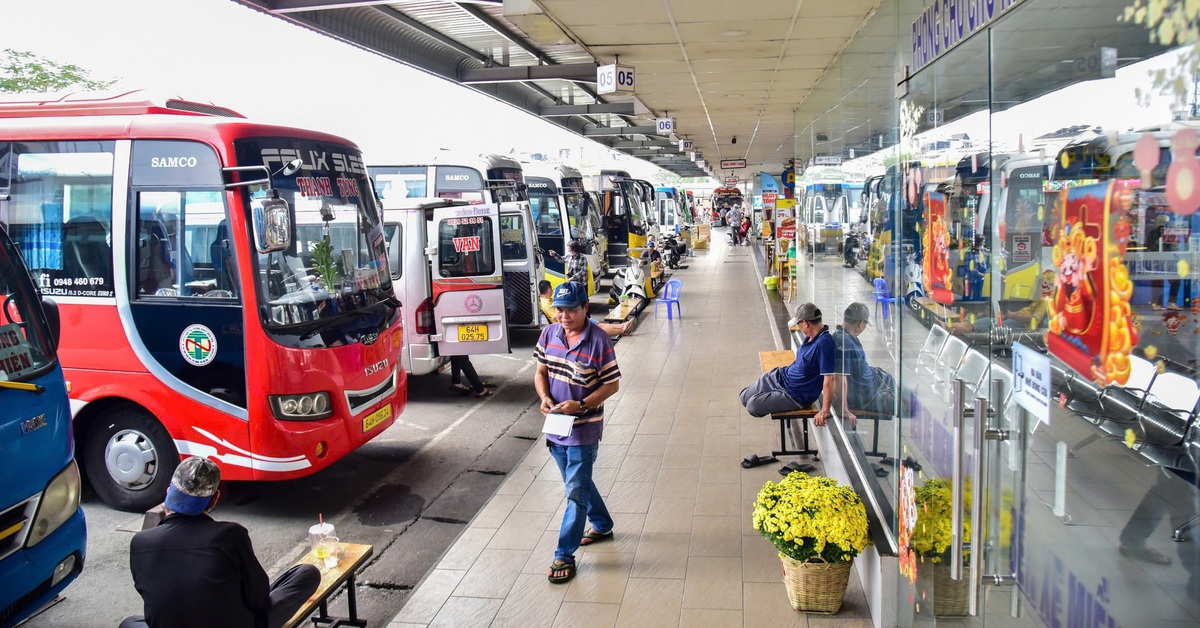 Có xe Tết tăng giá vé 200-280%, đường về quê không khỏi áp lực