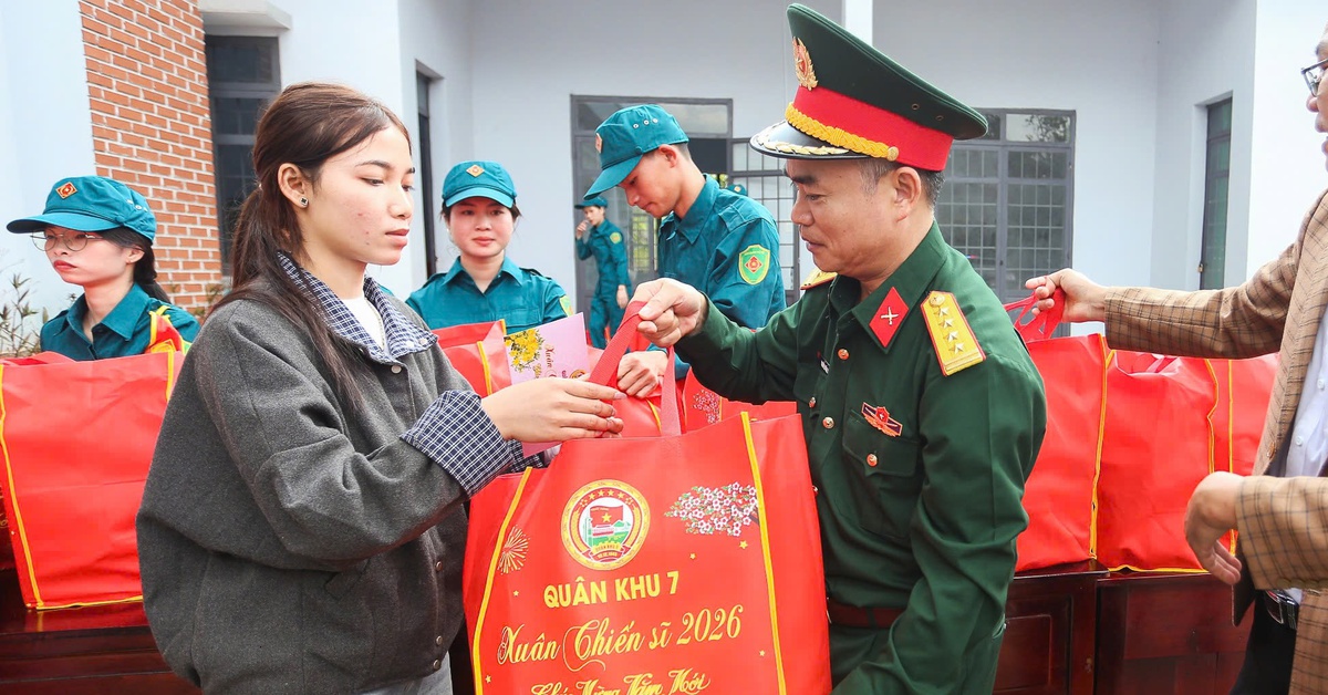 'Xuân chiến sĩ' mang Tết sớm đến vùng biên Lâm Đồng