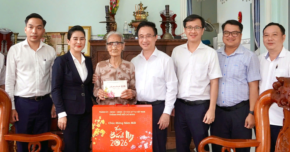 Phó bí thư Đặng Minh Thông thăm, chúc Tết người dân, chiến sĩ, y bác sĩ khu vực Bà Rịa - Vũng Tàu