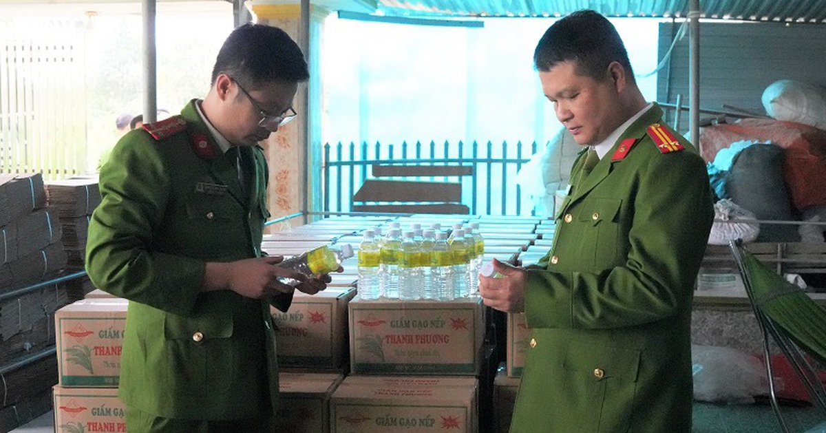 Xưởng sản xuất 60.000 lít giấm giả làm từ axit công nghiệp pha nước lã gắn mác 'lên men tự nhiên'