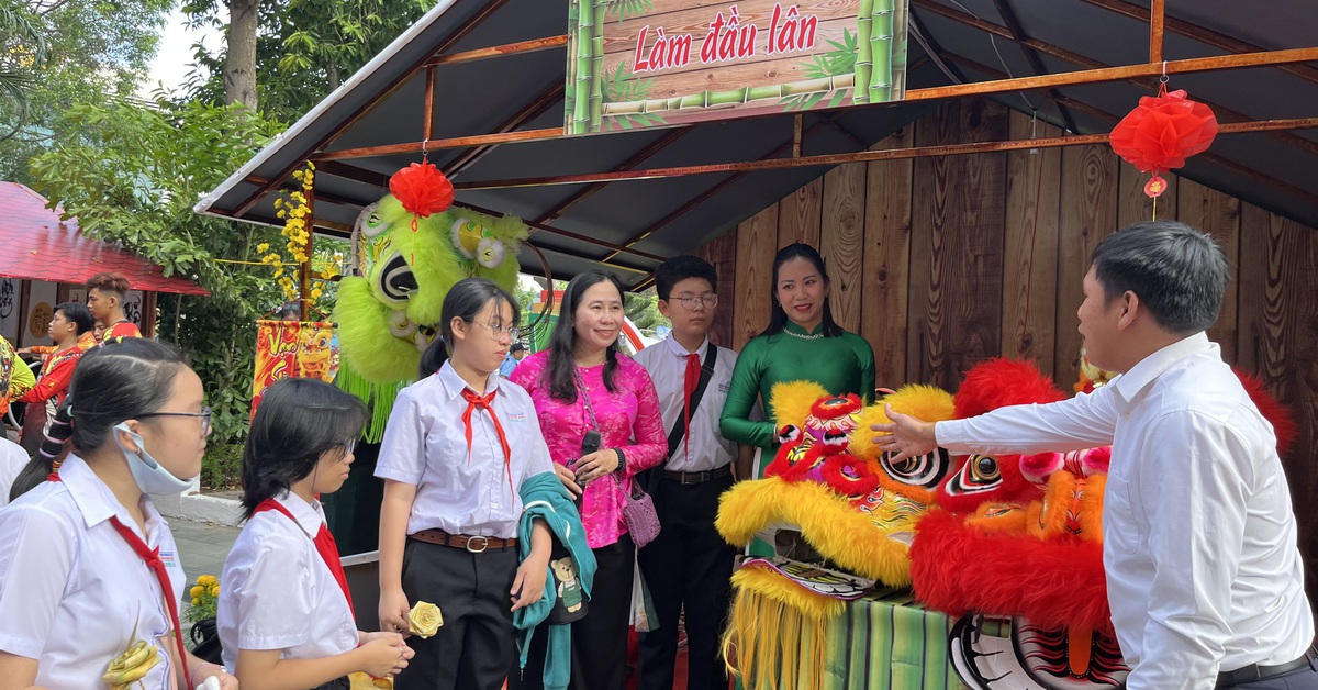 Cần Thơ khai mạc Sắc xuân miệt vườn và Công viên sách xuân