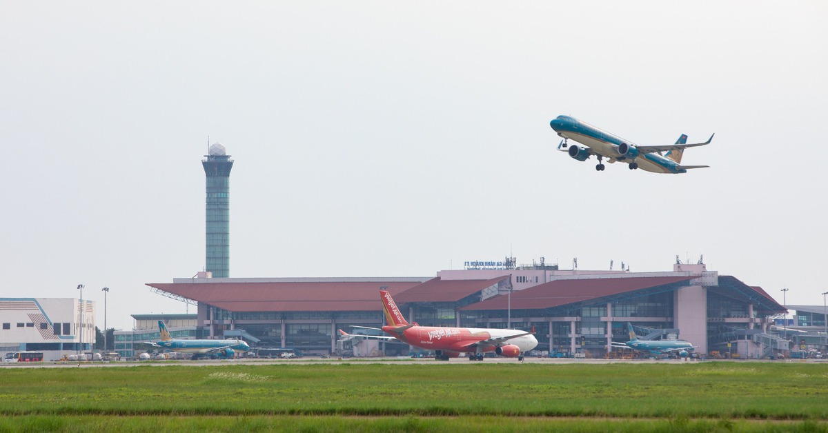 Nhiều đường bay từ TP.HCM đi các tỉnh trước Tết đã kín chỗ