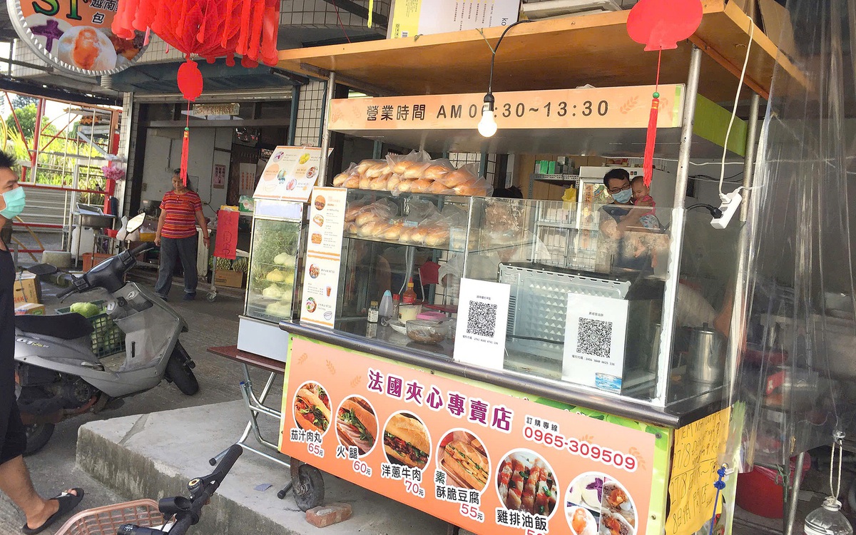 'Ăn cơm, đi tắm, mẹ'