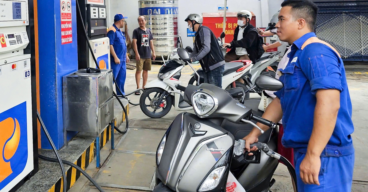 Xăng dầu đồng loạt tăng giá từ chiều nay