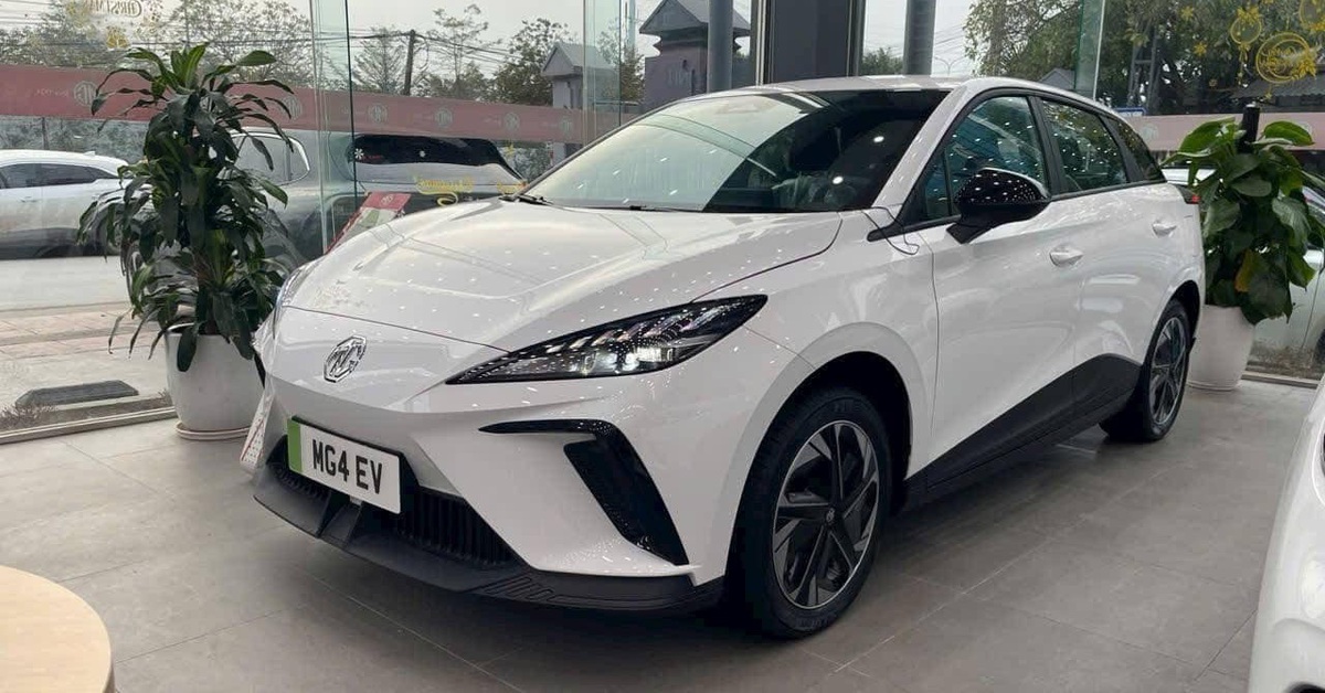 Tin tức giá xe: MG4 giảm giá kỷ lục 328 triệu đồng, giá ngang SUV C nay xuống ngang SUV A