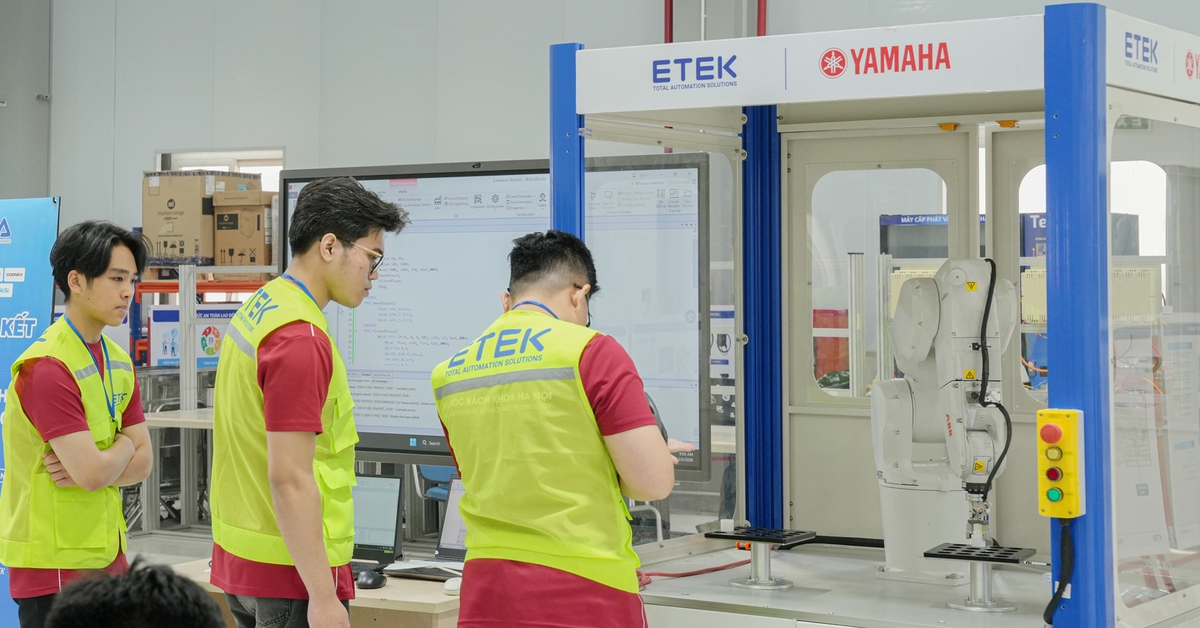 Hơn 300 sinh viên kỹ thuật giải bài toán tự động trong sản xuất bán dẫn