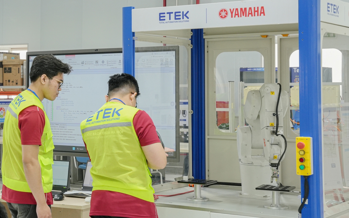 Hơn 300 sinh viên kỹ thuật giải bài toán tự động trong sản xuất bán dẫn