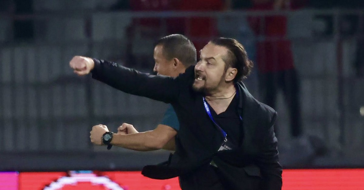 2 HLV ngoại bị cấm chỉ đạo ở V-League