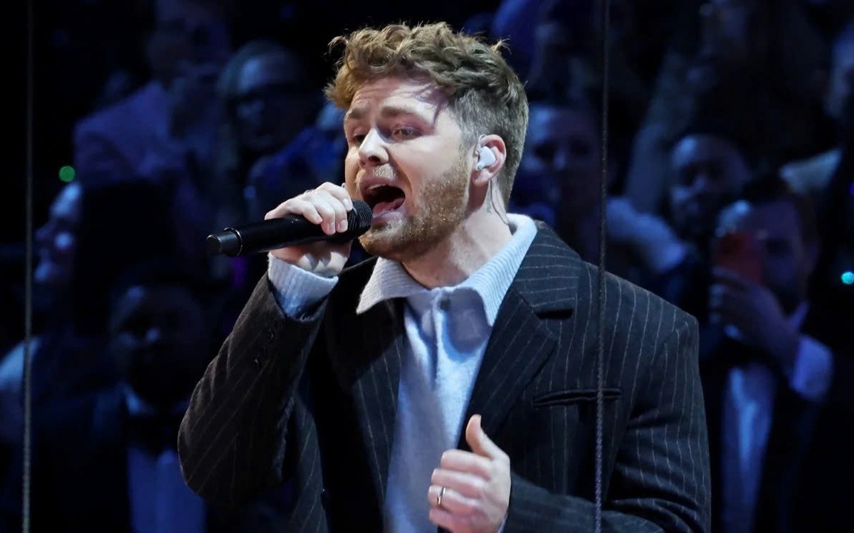 Alex Warren bỗng 'hot rần rần' vì sự cố hát lệch nhịp tại Grammy