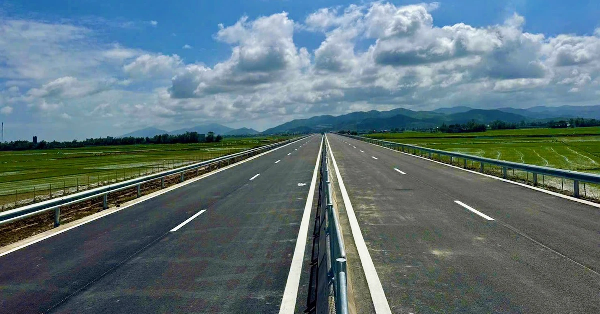 Đẩy nhanh tiến độ, thông xe 36km đầu tiên cao tốc Chí Thạnh - Vân Phong trước 15-2