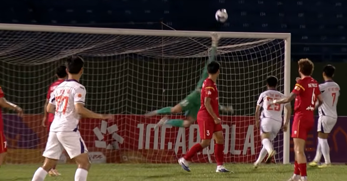 Video: Siêu phẩm sút xa của Hồ Tấn Tài khiến thủ môn PVF-CAND bó tay