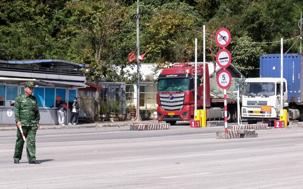 Trung Quốc tạm dừng thông quan ở nhiều cửa khẩu để nghỉ Tết Nguyên đán Bính Ngọ