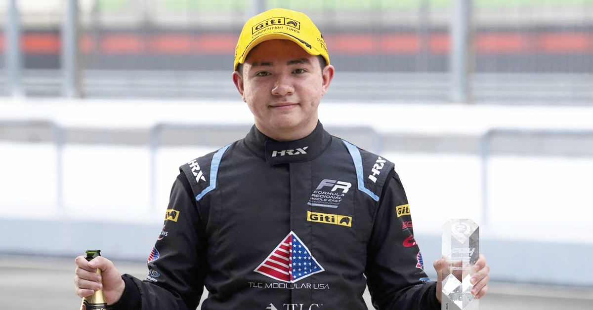 Sawer Hoàng Đạt - người chạy đầu gió với lá cờ đỏ sao vàng