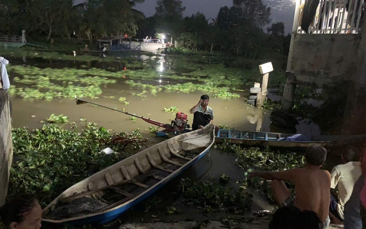 Đồng Tháp: Xuyên đêm tìm kiếm bé gái 7 tuổi rơi xuống kênh mất tích