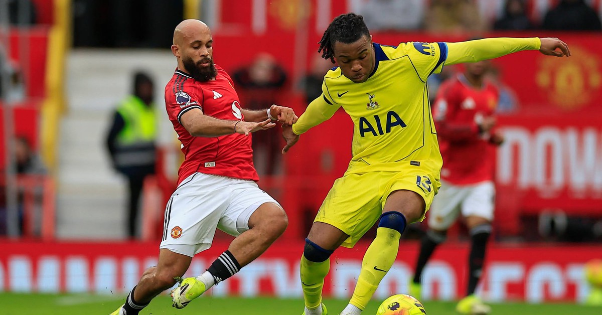 Đánh bại Tottenham, Man United thắng trận thứ 4 liên tiếp