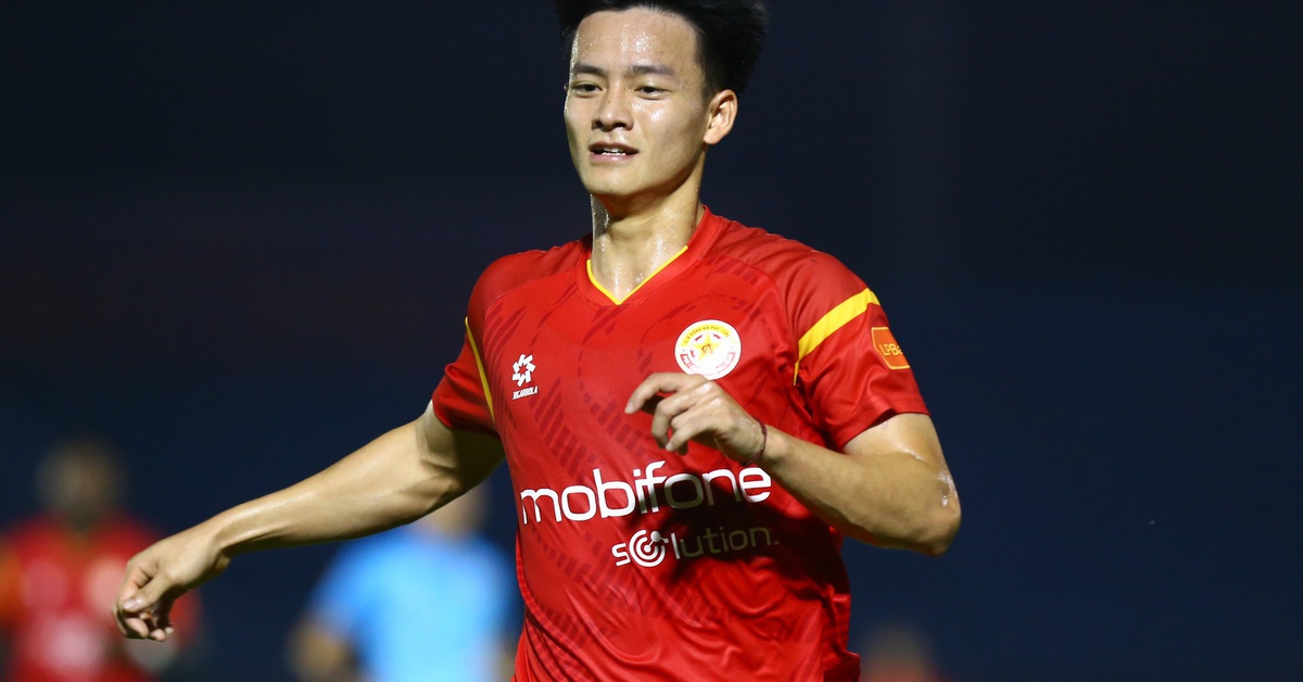 Thanh Nhàn thể hiện ấn tượng trong ngày ba vợ đi xem PVF-CAND