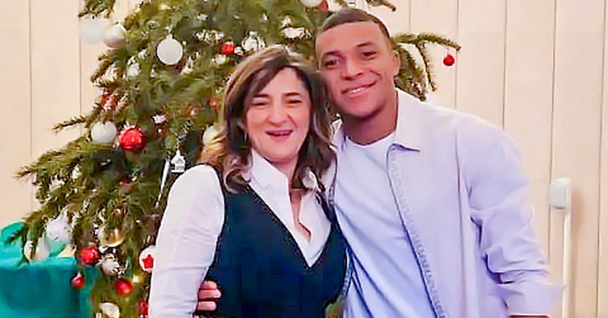 Mẹ của Mbappe kiếm được nhiều tiền hơn bảy cầu thủ Real Madrid cộng lại!