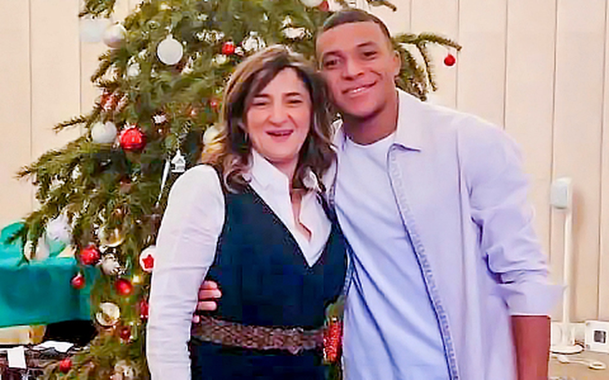 Mẹ của Mbappe kiếm được nhiều tiền hơn bảy cầu thủ Real Madrid cộng lại!