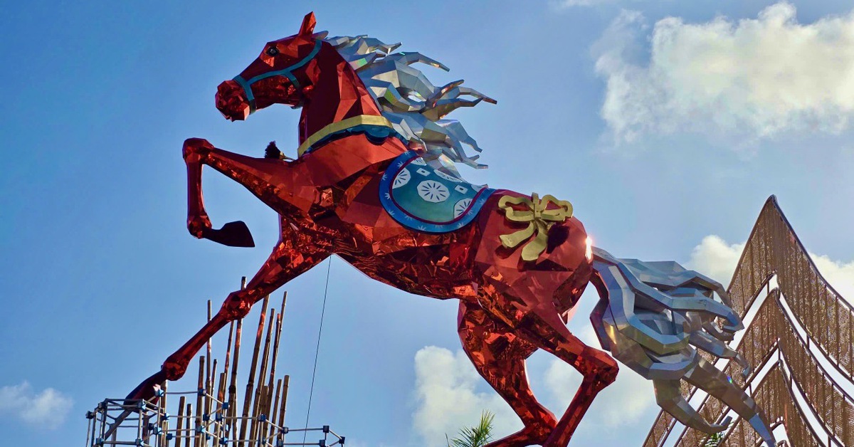 Dân thích thú khi mục kích song mã kéo xe, xích mã tung vó lấp lánh tại Phú Yên cũ