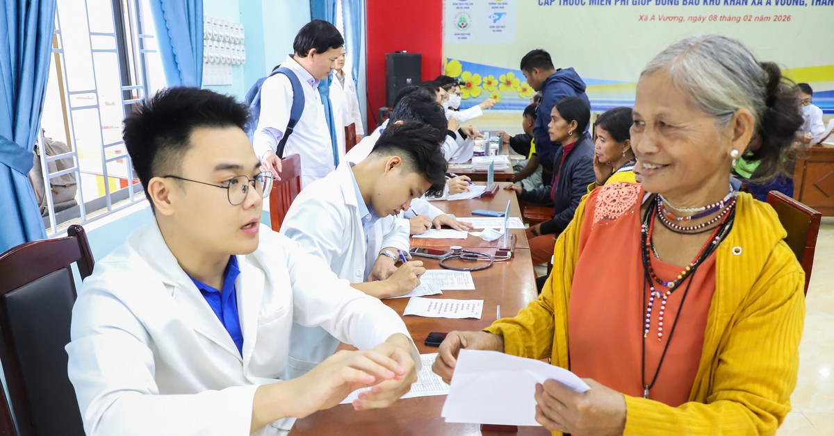 Trao hơn 1.000 phần quà Tết, khám sàng lọc cho đồng bào vùng cao Đà Nẵng