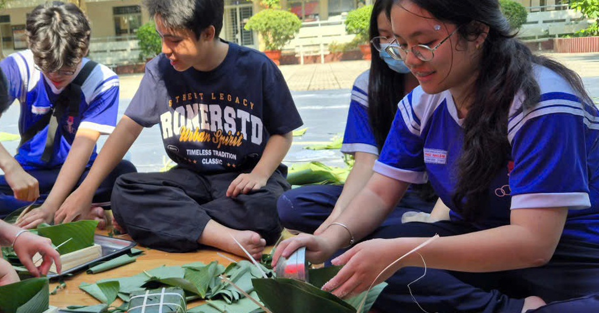Những chiếc bánh chưng hơn cả nghĩa tình của học sinh trường Phú Nhuận