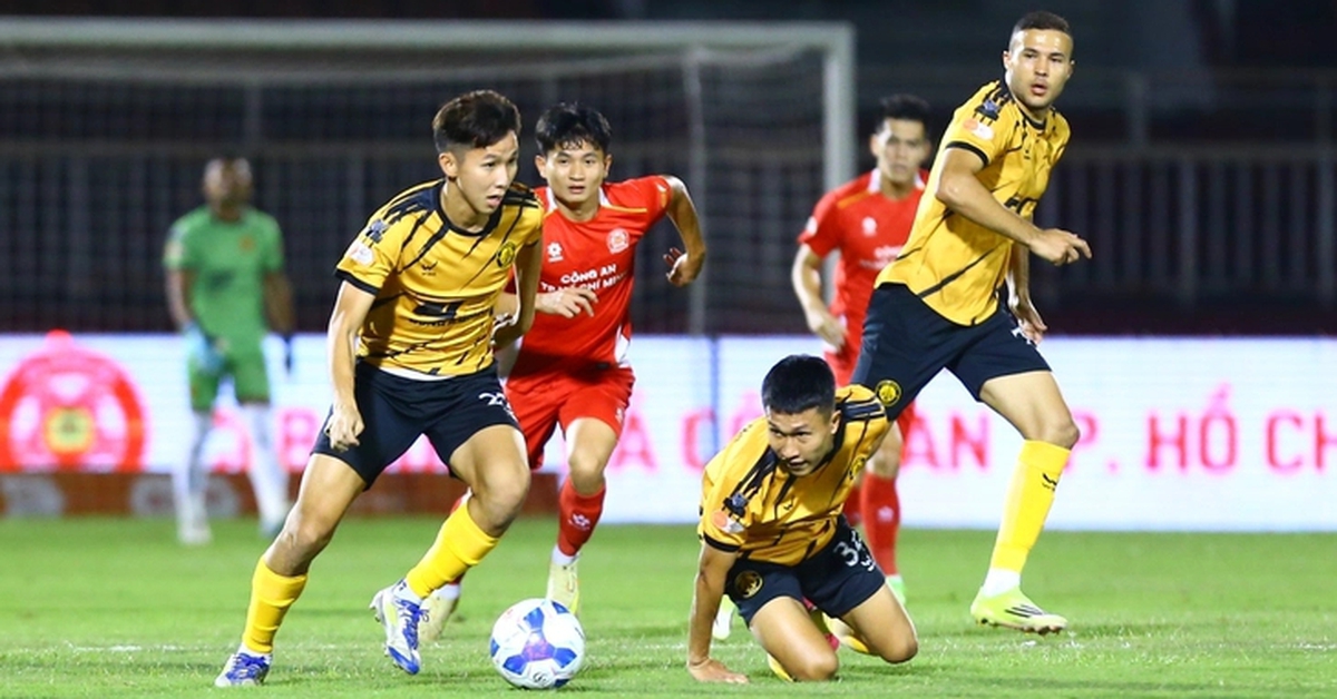 Video: Hai tuyệt phẩm của Việt kiều Lào trước CLB Công An TP.HCM