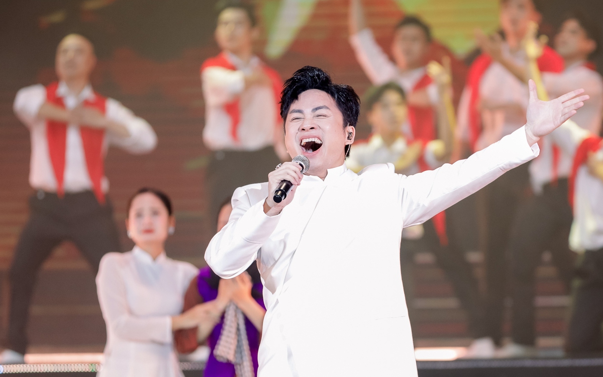 Tùng Dương, Võ Hạ Trâm, Tấn Minh 'hát cho những trái tim đã đi rất xa để về' trong Xuân quê hương
